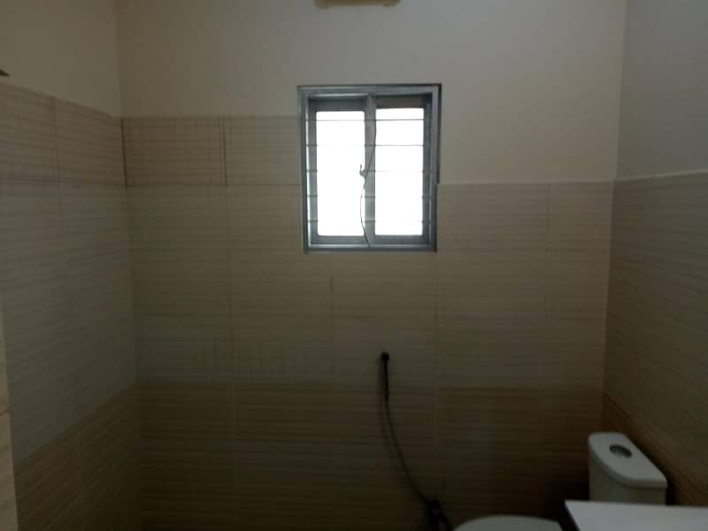 Beautiful Kanal Upper Portion Available For Rent in Dha Phase 4 41