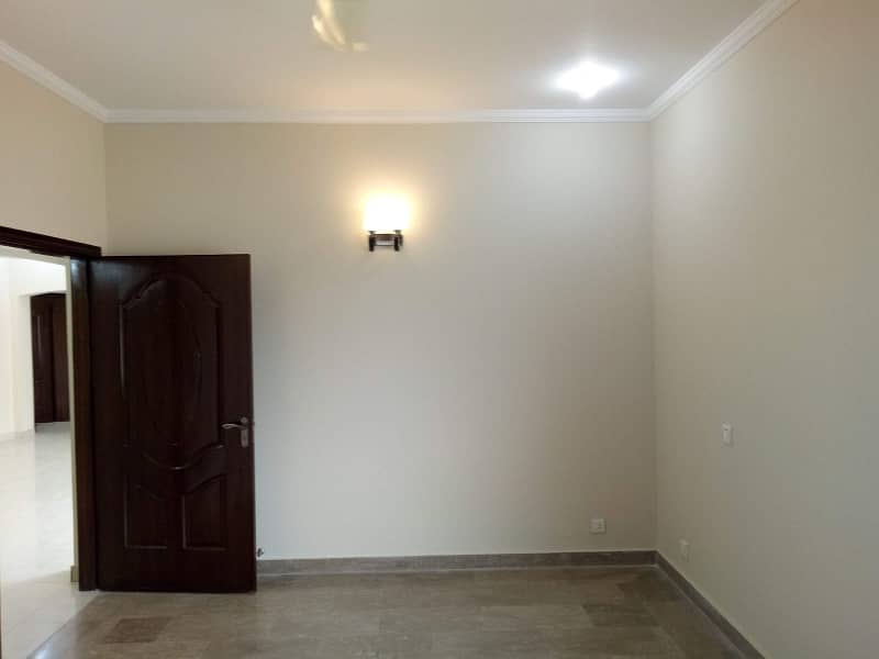 Beautiful Kanal Upper Portion Available For Rent in Dha Phase 4 42