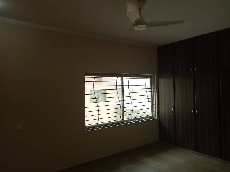 Beautiful Kanal Upper Portion Available For Rent in Dha Phase 4 46