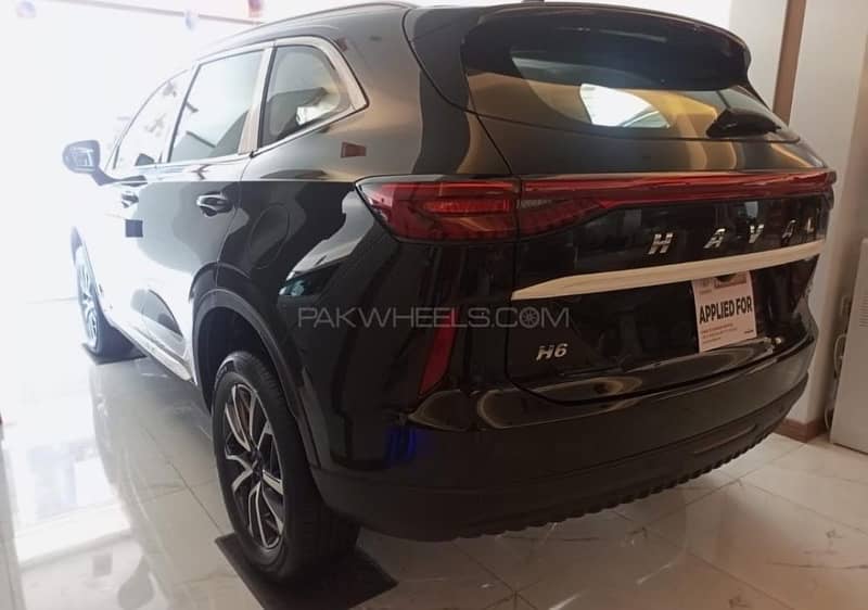 Haval H6 2024 HEV black and red. 2