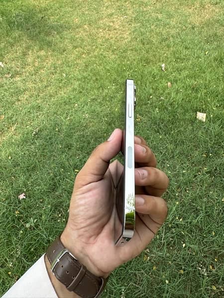 Iphone 13 pro max Silver 128GB PTA approved 4