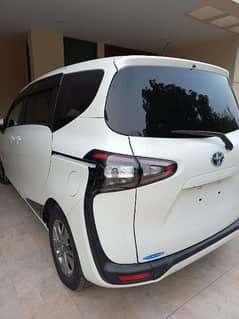 Toyota Sienta 2018