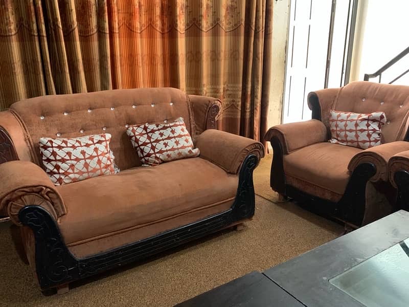 2SofaSets 6seater with 2tables 5