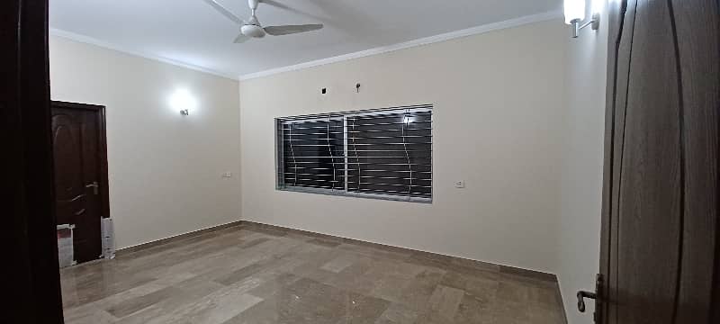 One Kanal 3 Beds Full Renovated Upper Portion For Rent In Phase 4, DHA. 7