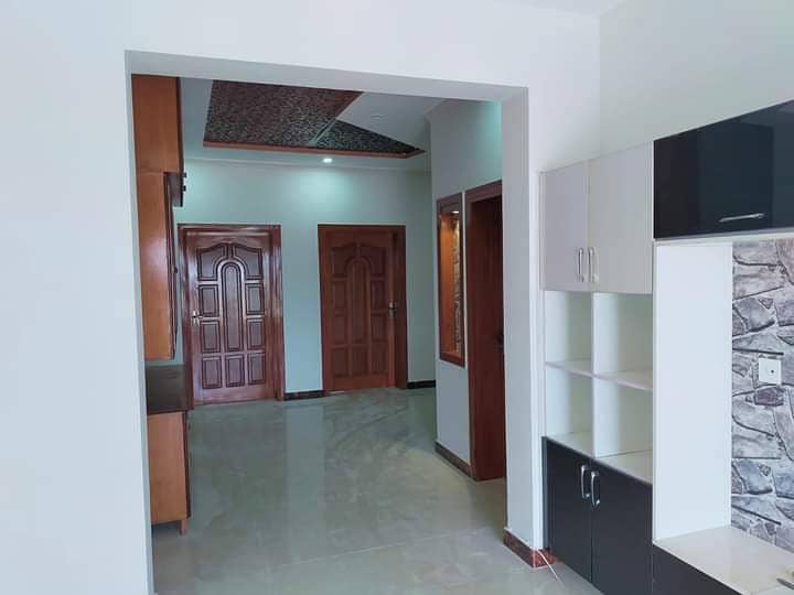 (Spacious Upper Portion 1.5 Kanal House For Rent, 3 Bed Room With attached Bath, Drawing dinning, Kitchen, T. V Lounge, Servant Quarter On Top With attached Bath 5