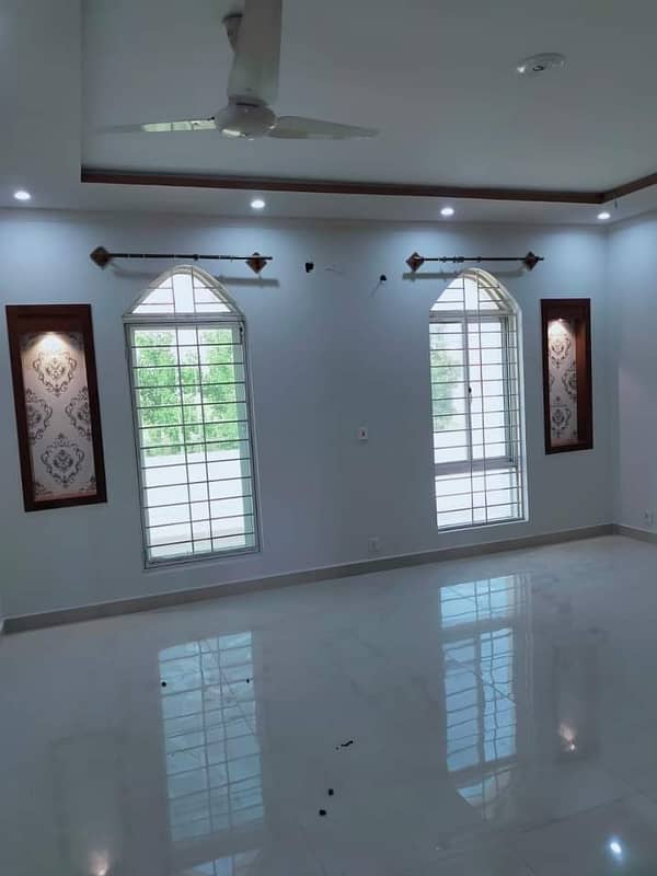 (Spacious Upper Portion 1.5 Kanal House For Rent, 3 Bed Room With attached Bath, Drawing dinning, Kitchen, T. V Lounge, Servant Quarter On Top With attached Bath 10