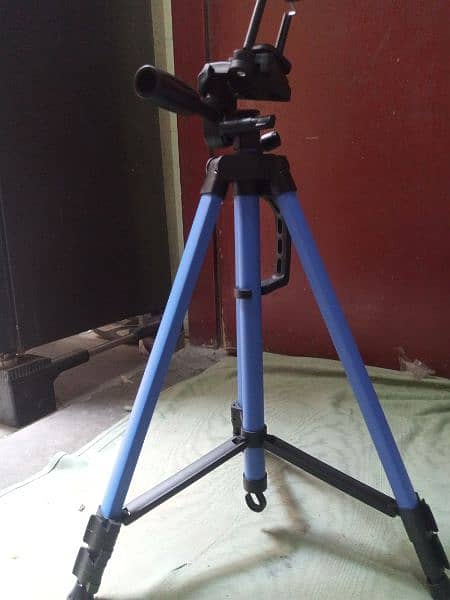 3366 TRIPOD 2