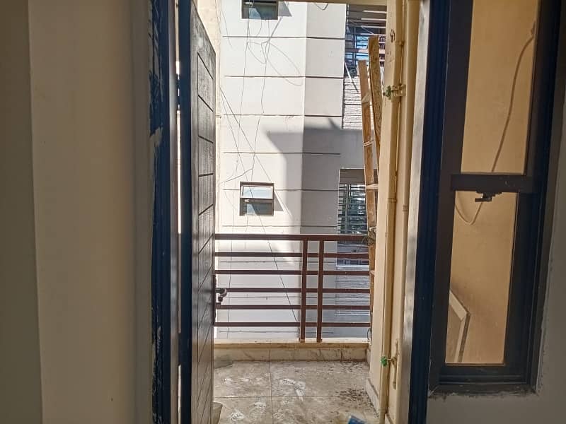 FOR RENT 3RD FLOOR (CORNER) FLAT IN KINGS COTTAGES BLOCK-7 GULISTAN-E-JAUHAR 11