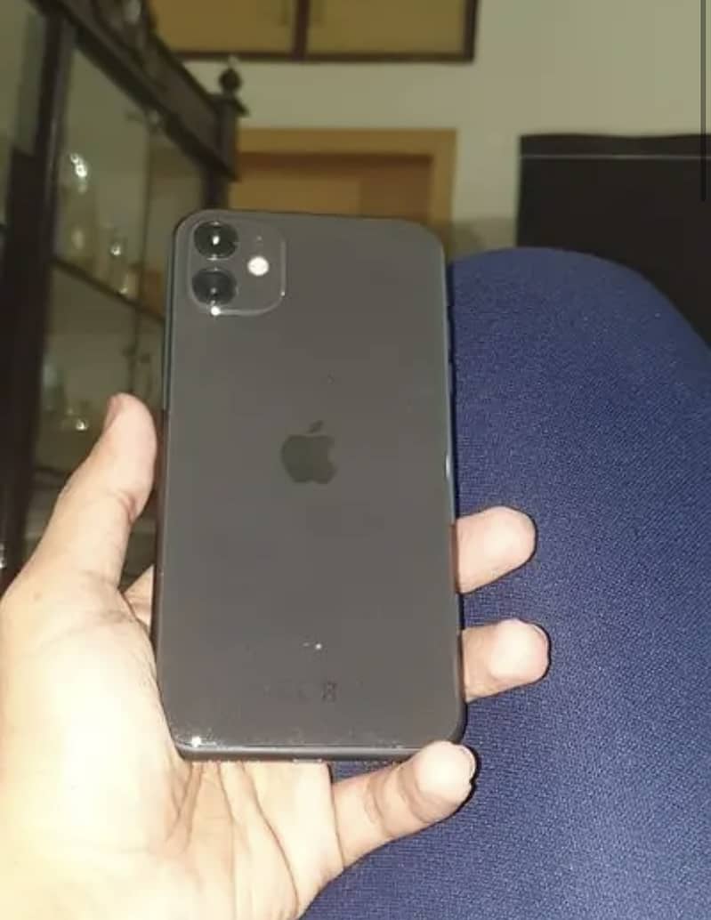 Iphone 11 factory unlock Dubai model with box 128gb 15 covers 1