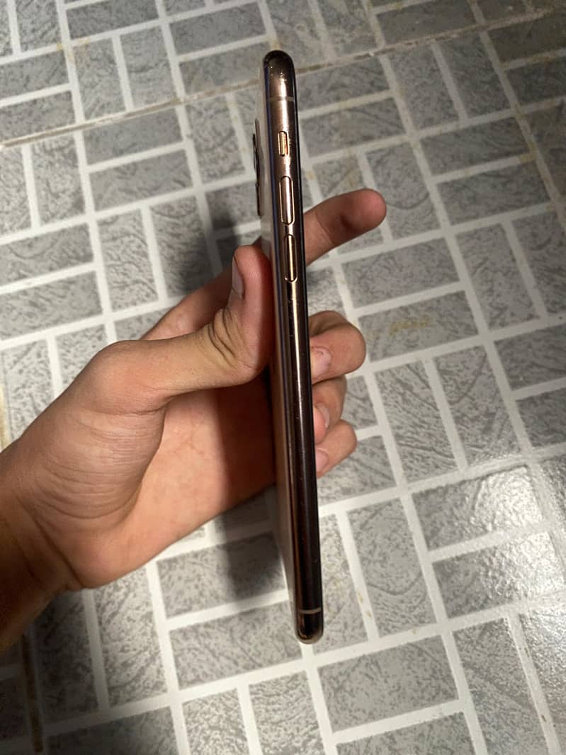 IPHONE 11 PRO MAX 2