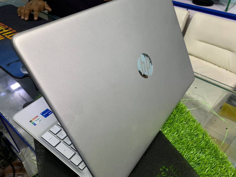 new laptop for sale 1135. g7 0