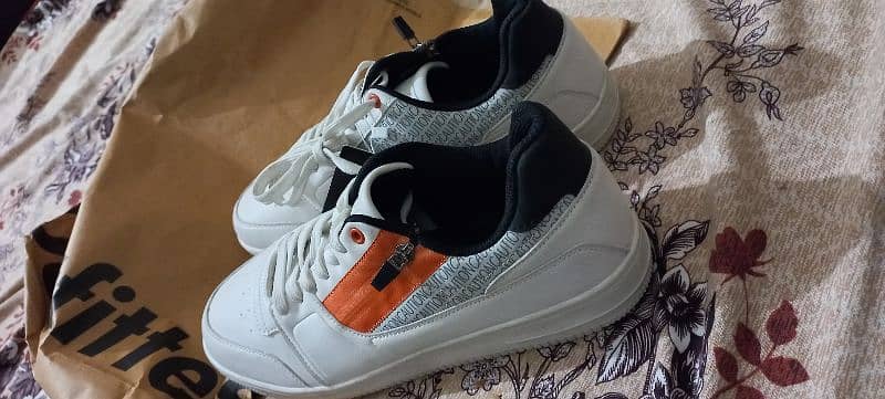 Outfitter basic sneaker Brand new 0