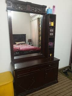dressing table in good condition