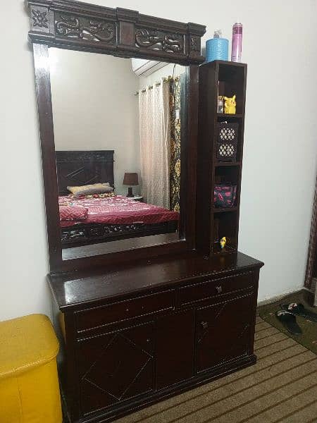 dressing table 0