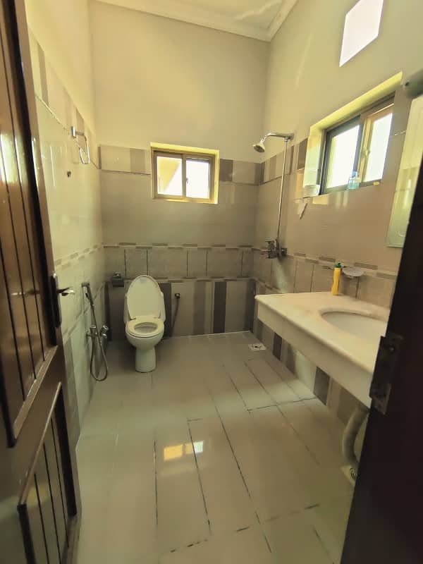 Spacious 1 Kanal Upper Portion available for rent in G-15 2