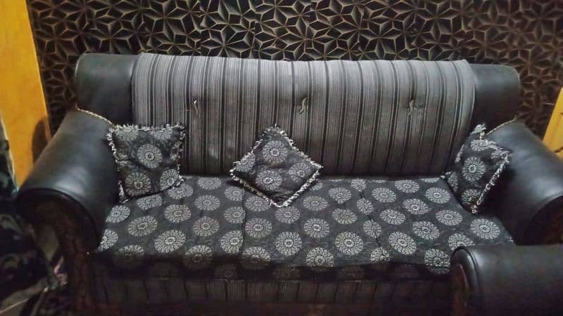 5 seater Sofa set for sale 0