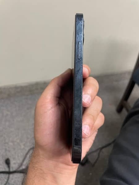 Iphone 12 Pro - Factory Unlock Non PTA 4