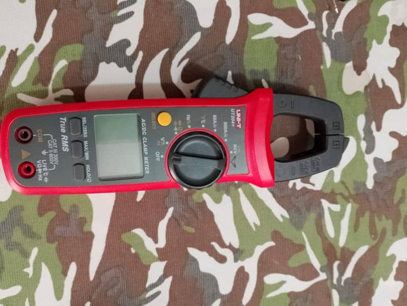 Uni-T Digital Clamp Meter 2