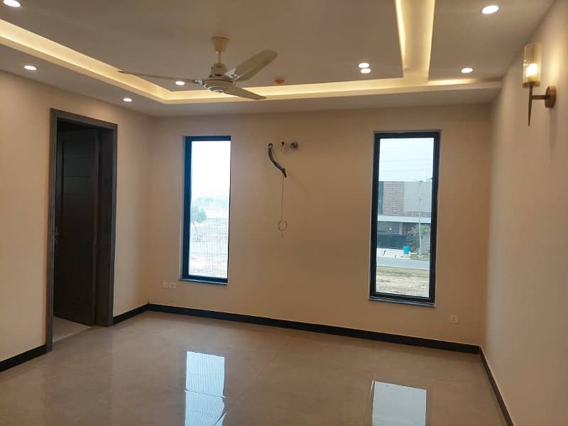 1 KANAL UPPER PORTION AVAILABLE FOR RENT IN DHA PHASE 6 - Defence Raya 4