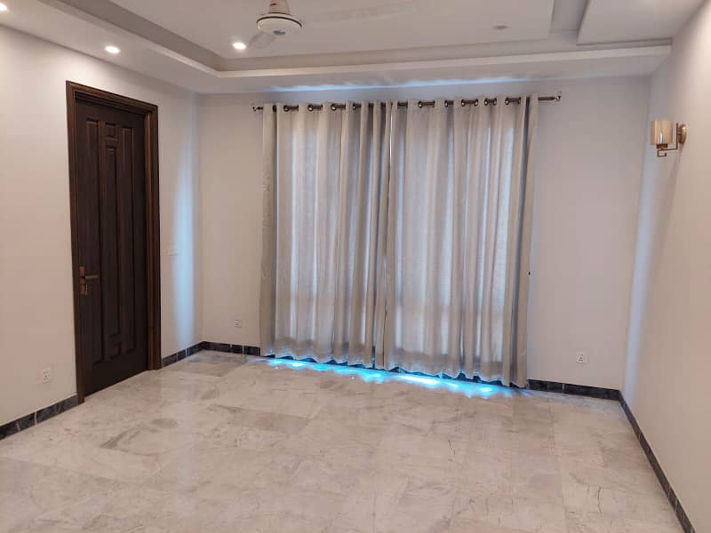 1 KANAL UPPER PORTION AVAILABLE FOR RENT IN DHA PHASE 7 Defence raya 7