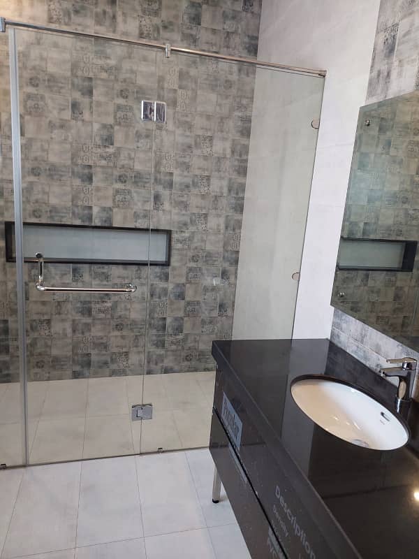 1 KANAL UPPER PORTION AVAILABLE FOR RENT IN DHA PHASE 7 Defence raya 10