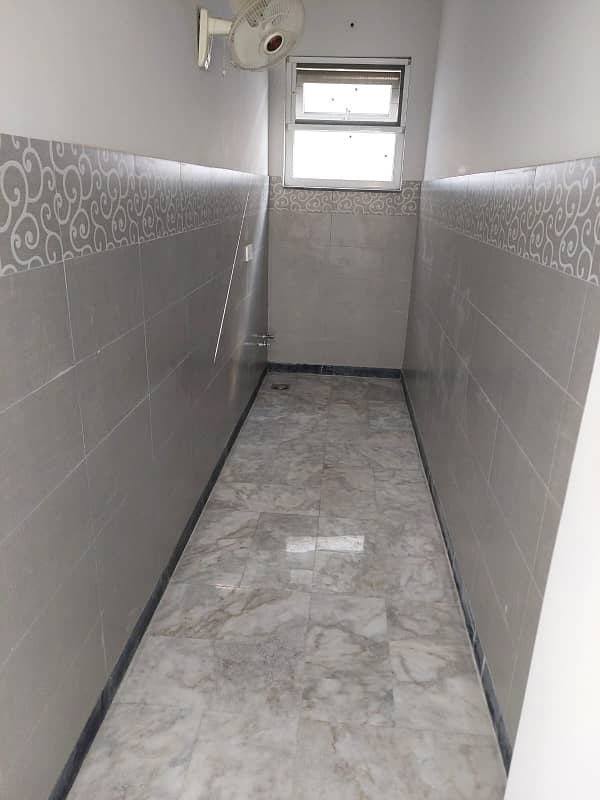 1 KANAL UPPER PORTION AVAILABLE FOR RENT IN DHA PHASE 7 Defence raya 17