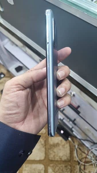 One plus 8T Mobile For Urgent Sale 2