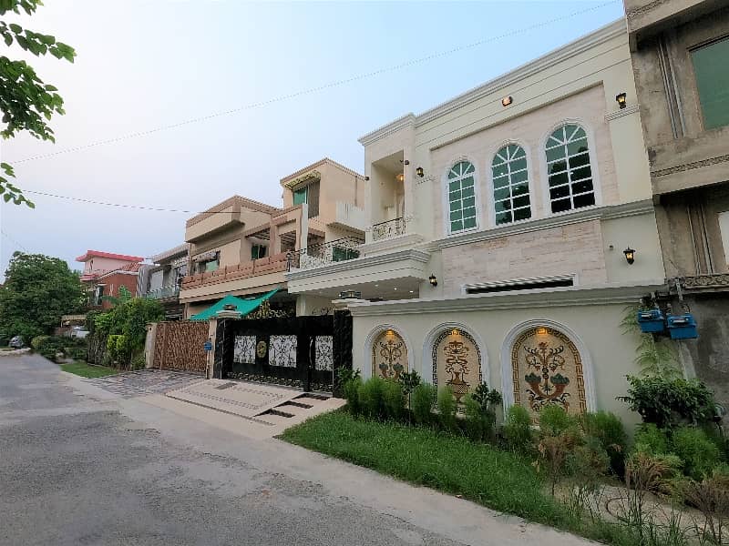 In Punjab Coop Housing - Block A 10 Marla House For Sale 5