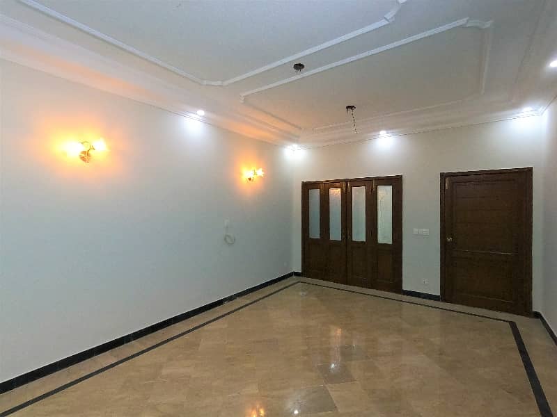 In Punjab Coop Housing - Block A 10 Marla House For Sale 16