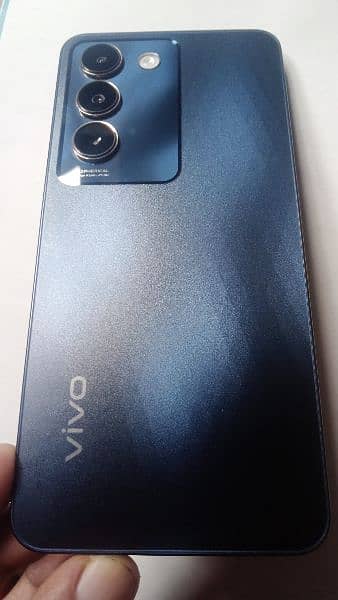 Vivo y100 1