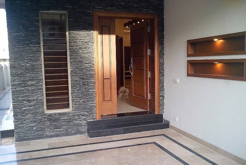 10 Marla Ideal Double Storey House For Rent 0