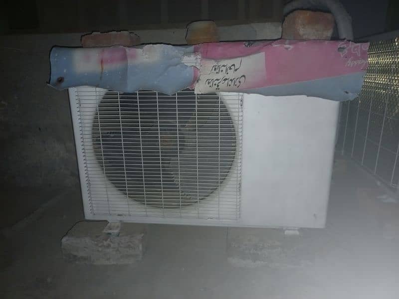 Sabra Spit AC with out door completely  for sale. 1