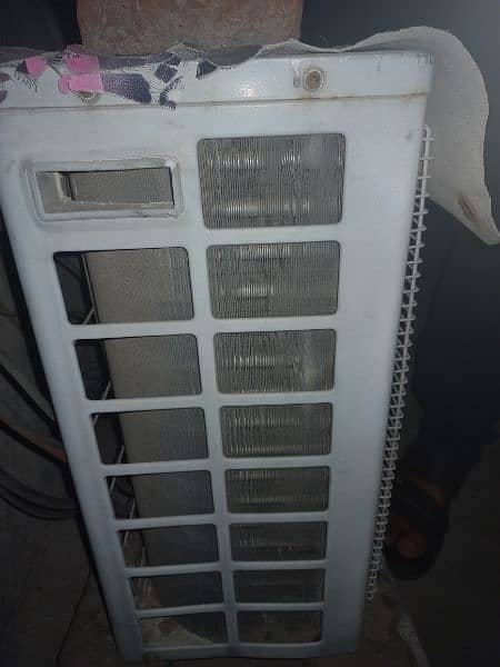 Sabra Spit AC with out door completely  for sale. 2