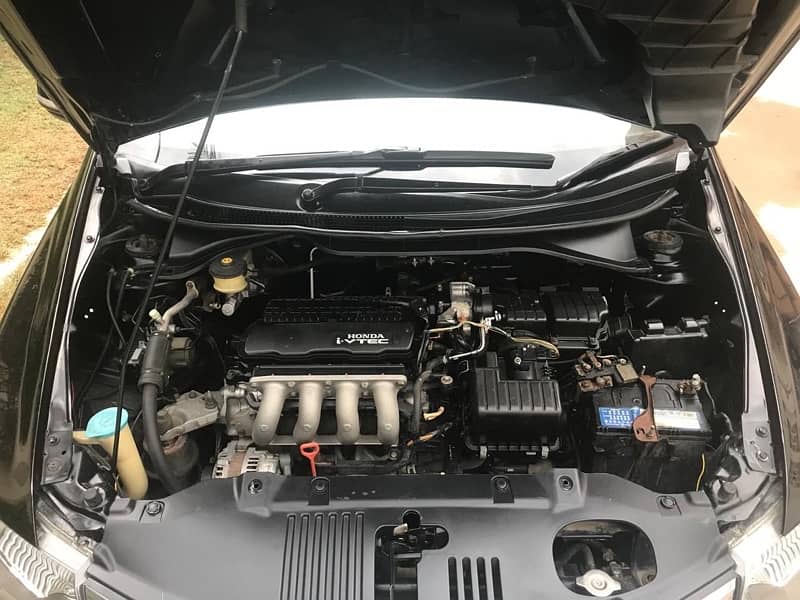 Honda City IVTEC 2016 Automatic In Exellent condition 17