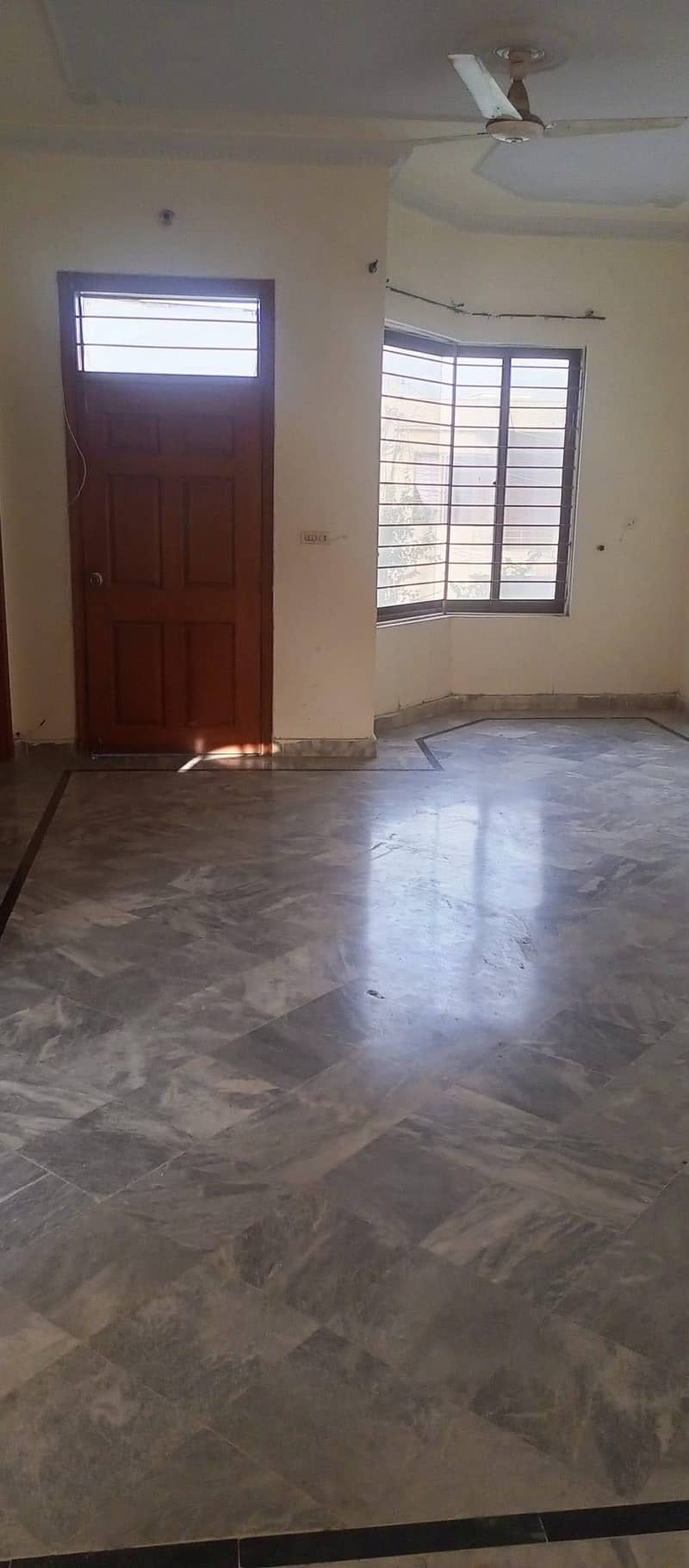 8 MARLA HOUSE AVAILABLE FOR RENT NEAR BACK TO 
NISHAT SCHOOL 7
