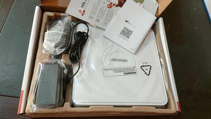 Hikvision 8 channel DVR 0