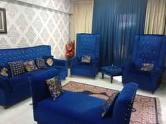 Nevy Blue sota set 5 seater and setty with rugg and curtains 0