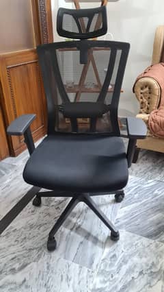 Barely used office/computer table chair - Reclining/height adjustable