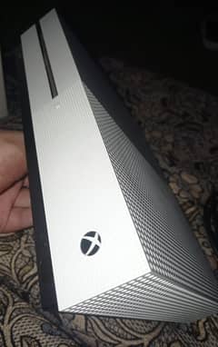 Xbox One S | 1 TB | 10/10 | Box packed