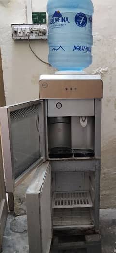 Imported water Dispenser with bottle and chowki free 0