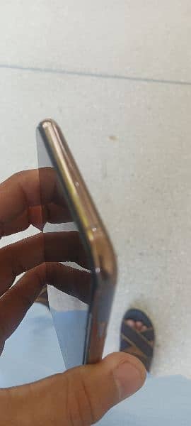 iphone xs max 64gb non PTA golden color 1