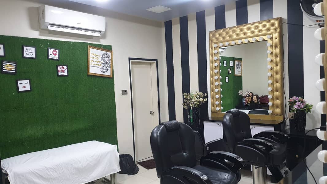 Beauty Saloon For Sale in karachi 13