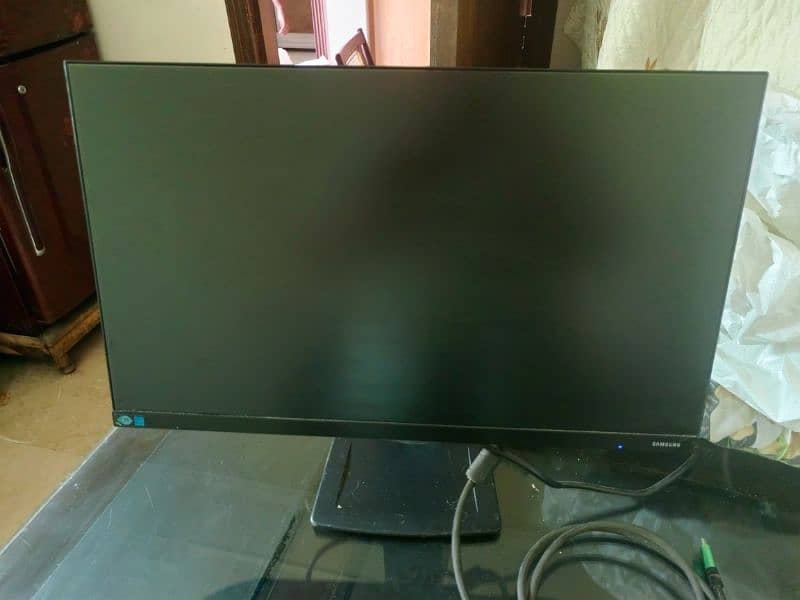 Urgent Sale : Samsung LED monitor 24 inches 1
