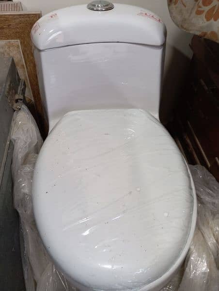 Brand NeW COMMODE 1