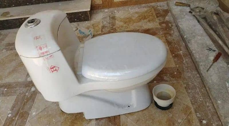 Brand NeW COMMODE 3