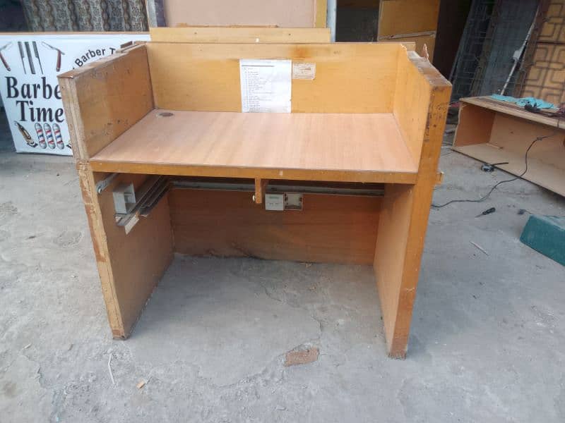 computer table for sale good condition 1