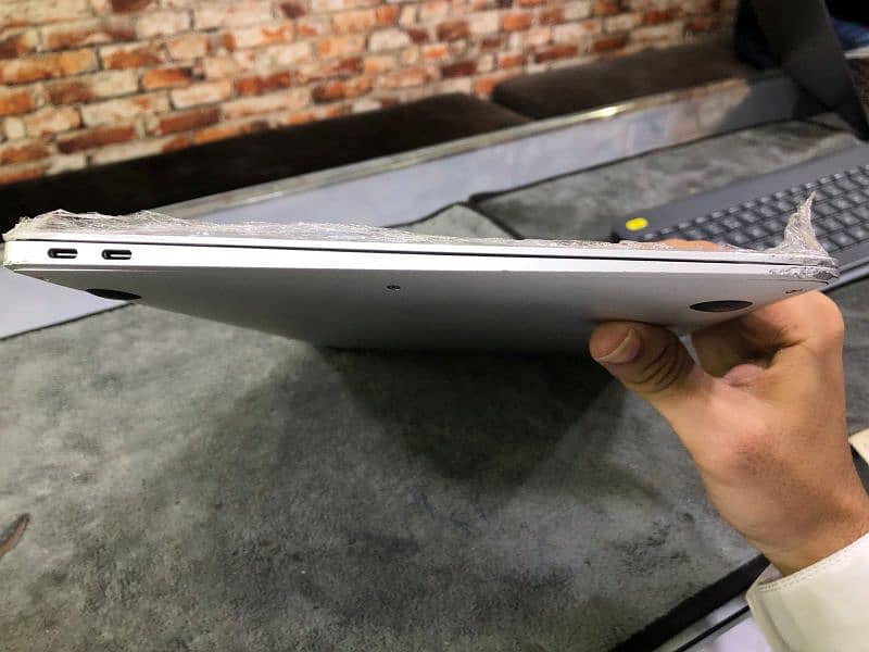 apple MacBook air 2019,13 inches,256gb,8 gb 10/10 0