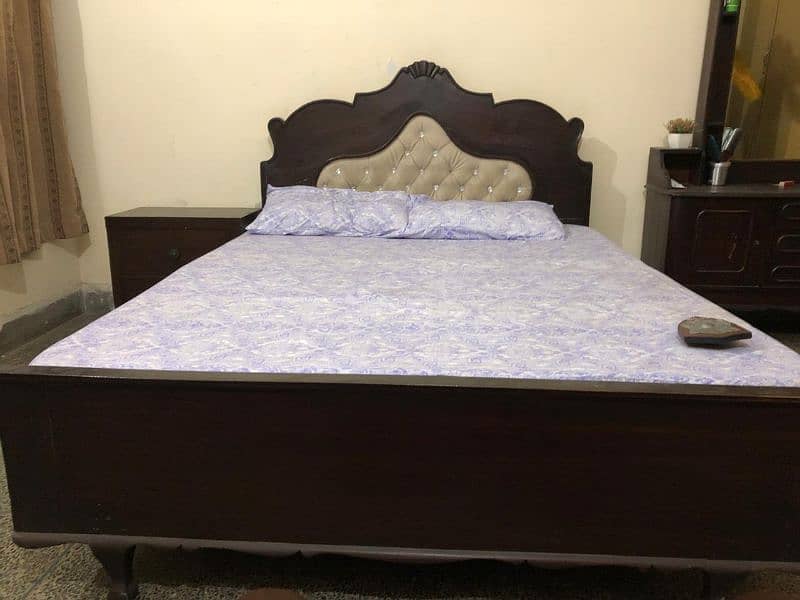 Double bed with side table for sale 2