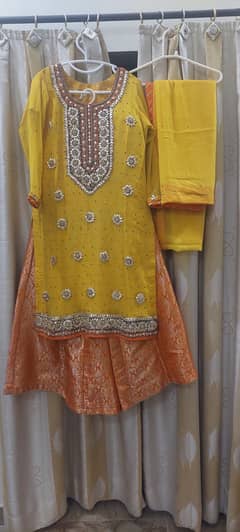 Beautiful mayoon traditional dress 0