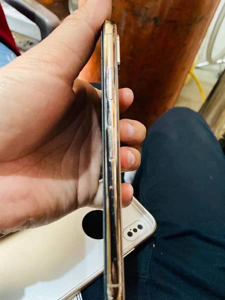 iPhone XS 4